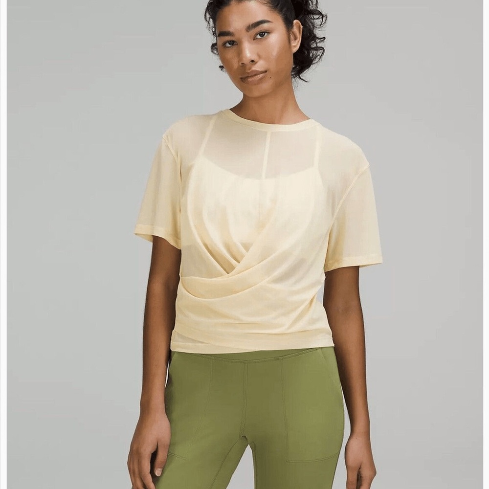 Lightweight mesh reversible yoga tshirt